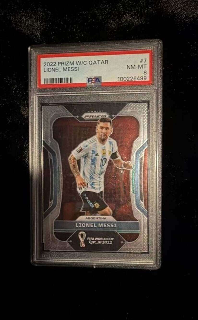 Panini 2022 Prizm World Cup Lionel Messi #7 PSA 8